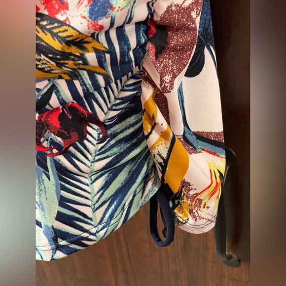 V neck short sleeved shirt in tropical print on a white background. - Picture 4 of 6